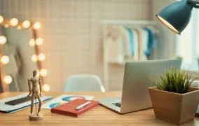 5 ایده‌ی خلاقانه برای تزئین میز کار با وسایل ساده