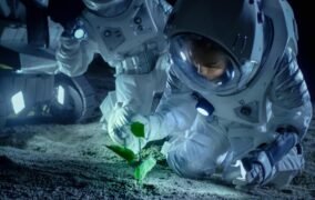 بازسازی پرورش گیاه در ماه