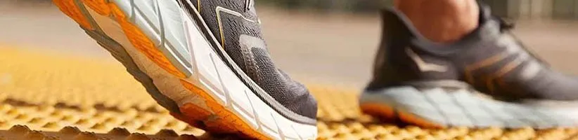 راهنمای کامل انتخاب و خرید کفش ورزشی مردانه و زنانه‌ی مناسب