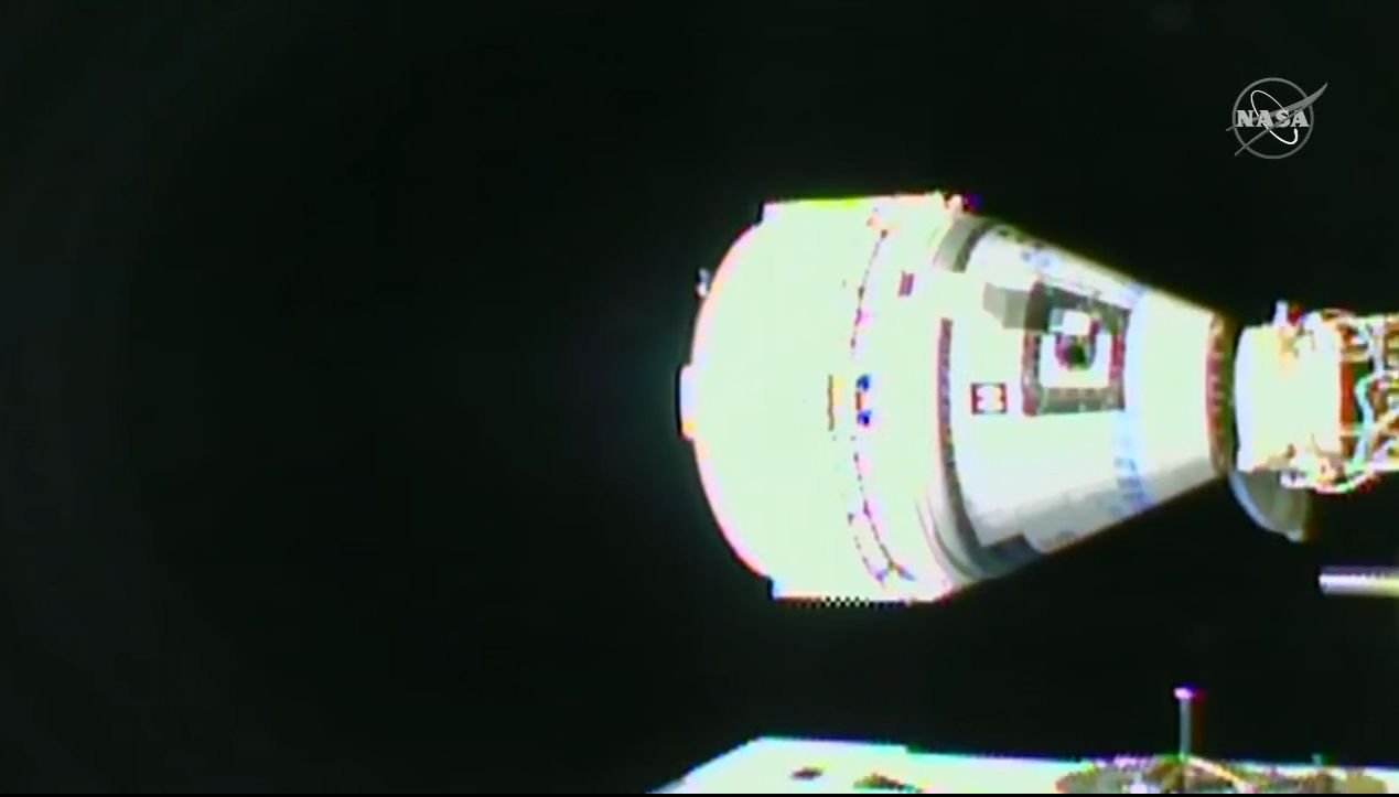 کپسول استارلاینر بوئینگ پس از پهلو گرفتن در ایستگاه فضایی