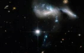 رودخانه‌ی ستاره‌زایی از کهکشان‌ها معروف به گروه فشرده‌ی هیکسون 31