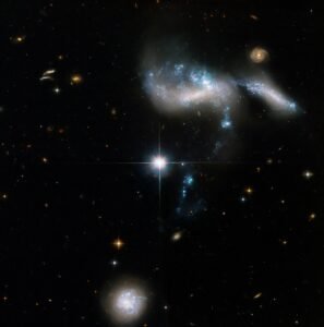 رودخانه‌ی ستاره‌زایی از کهکشان‌ها معروف به گروه فشرده‌ی هیکسون 31