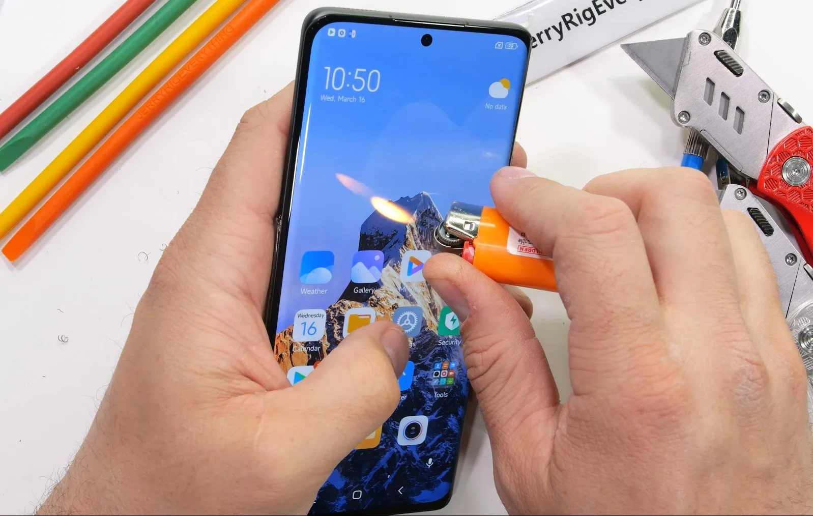 تست مقاومت شیائومی 12 پرو