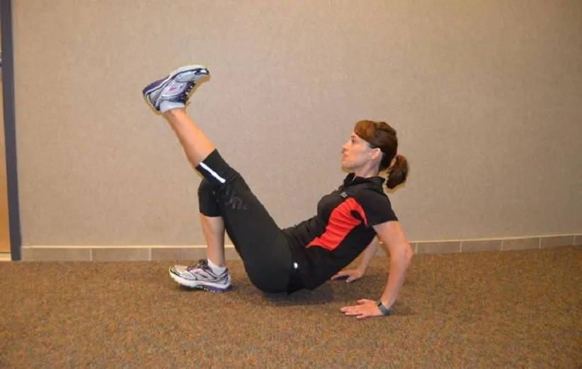 پشت بازو دیپ با دراز کردن پا