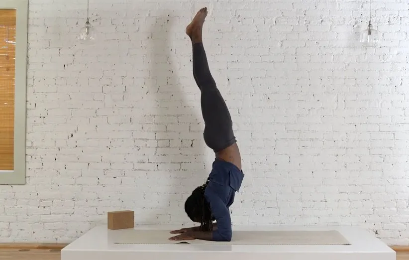 ایستادن روی ساعدها