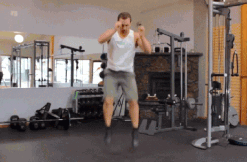 پریدن و جمع کردن زانوها