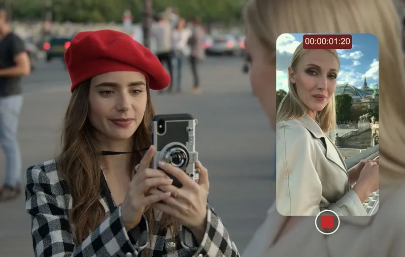 امیلی دختری شاد و سرخوش است