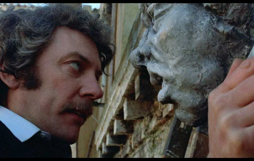 فیلم حالا نگاه نکن