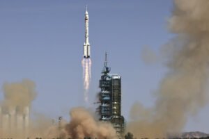 پرتاب فضاپیمایی سرنشین‌دار شنژو-14 سوار بر موشک لانگ مارچ 2F چین