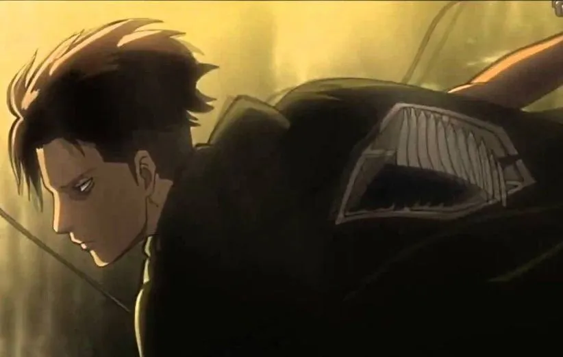 نبرد لیوار با تایتان مونث