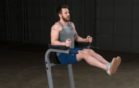 بالا بردن زانوها در حالت آویزان؛ معجزه‌ای برای تقویت ماهیچه‌های شکم