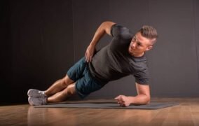 پلانک از بغل؛ تمرین ورزشی عالی برای تقویت شکم و پهلو