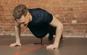 برنامه‌ی ورزشی 15 دقیقه‌ای برای بهبود تناسب اندام و کاهش وزن