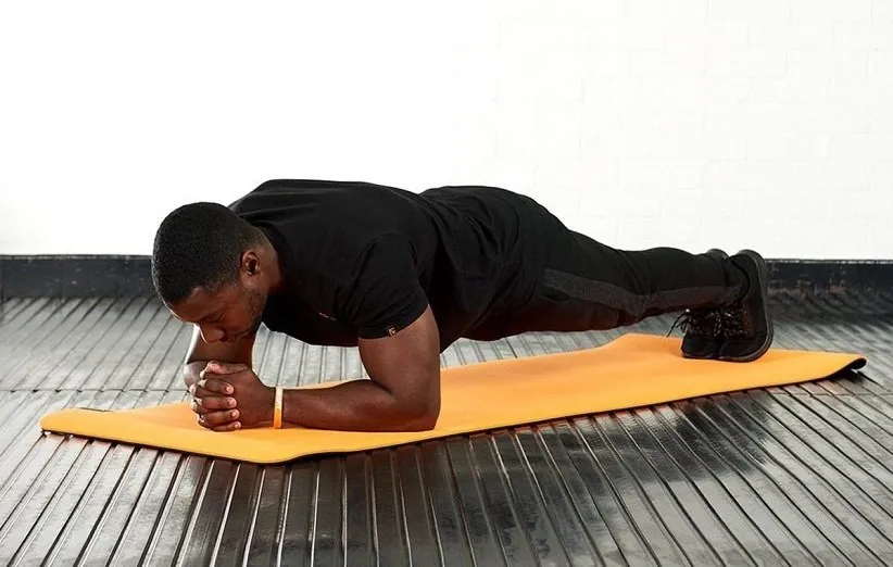 پلانک از جلو روی ساعد