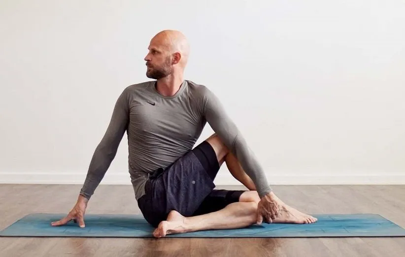 چرخش ستون فقرات نشسته