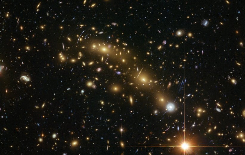 خوشه‌ی کهکشانی MACS J0416.1–2403 از نگاه هابل، در جست‌وجوی دورترین نورهای کیهان