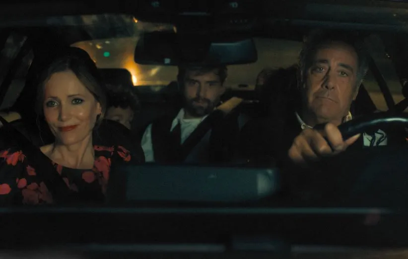 اندرو و پدر و مادرش در نمایی از سریال