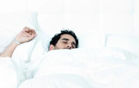 برهنه خوابیدن به بهبود سلامتی کمک می‌کند.