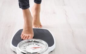 در ماه چند کیلو می‌توانید وزن کم کنید؟ (و نکاتی برای کاهش وزن اصولی)