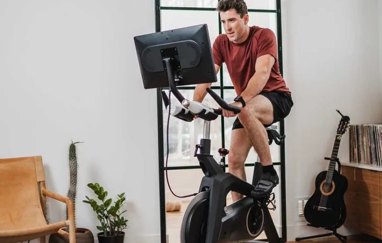 difference between elliptical and stationary bike