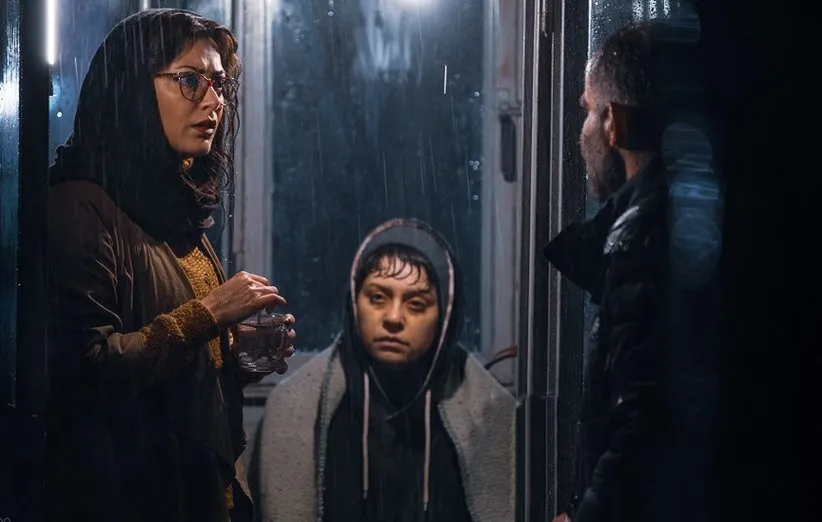 طناز طباطبایی در کنار شادی کرمرودی، نمایی از فیلم بی رویا