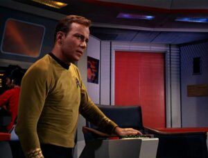 کاپیتان کرک در حال گفت‌وگو با کامپیوتر اینترپرایز