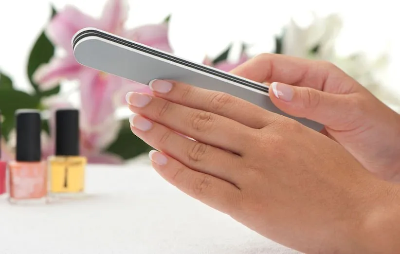 مرحله‌ی دوم: به ناخن‌ها شکل دهید