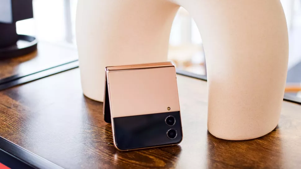 مقایسه‌ی گلکسی زد فلیپ 4