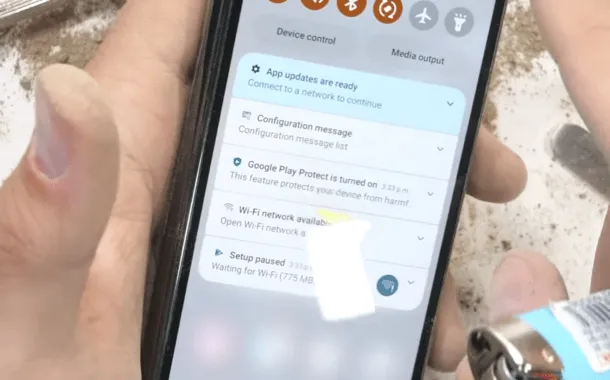 مقاومت گلکسی زد فولد 4