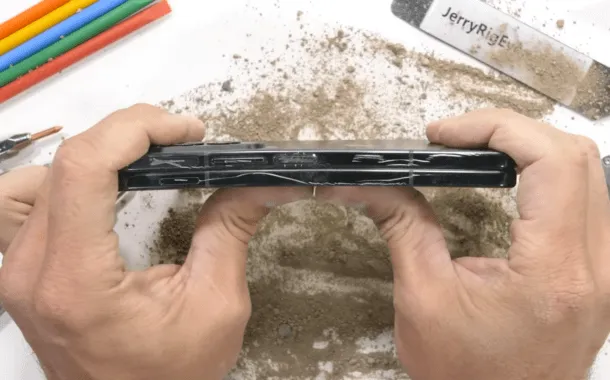 مقاومت گلکسی زد فولد 4