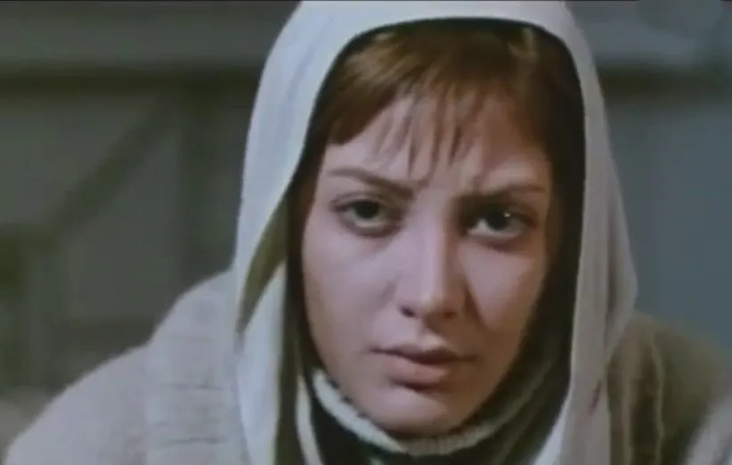 نمایی از فیلم صداها، طناز طباطبایی چهار بار در نقش معتاد ظاهر شده و از این حیث رکورددار است