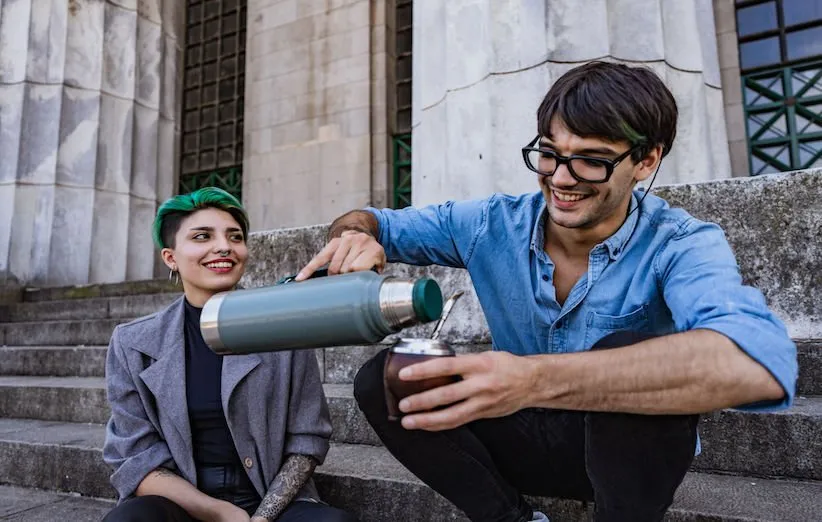 شما از گفتوگو و شوخطبعی فرد باهوش لذت میبرید