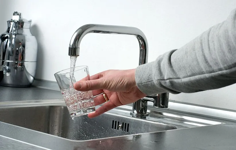 پیشگیری از چاقی شکمی با نوشیدن آب