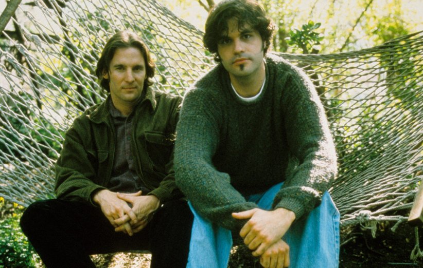 هیث دوناهو (راست) و مایکل سی ویلیامز (چپ)، دو بازیگر از سه بازیگر اصلی فیلم که برای یک سال از انظار عمومی مخفی شدند