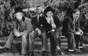 هر 13 فیلم کمدی برادران مارکس را به این ترتیب ببینید