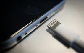 آیفون 14 پورت لایتنینگ