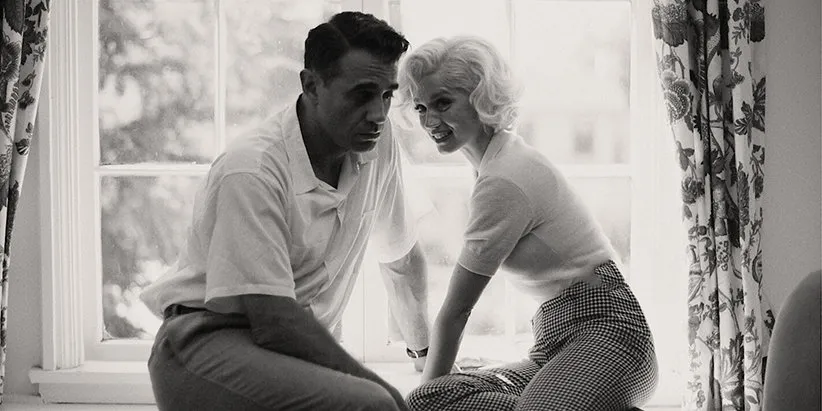 آنا د آرماس در «بلوند»