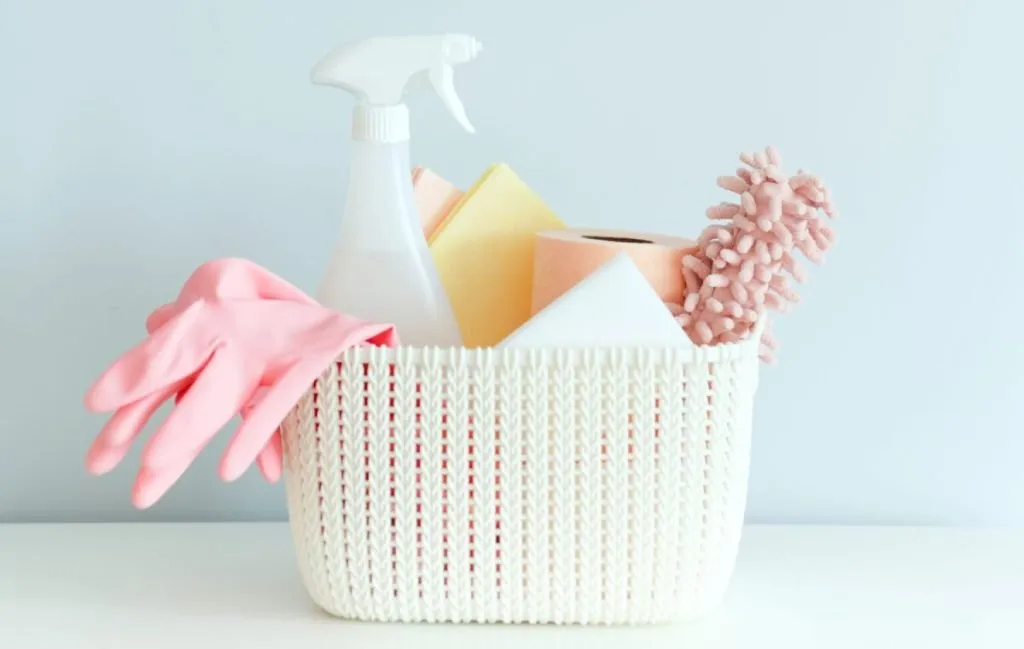 وسایل لازم برای تمیز کردن دیوارها در خانه تکانی