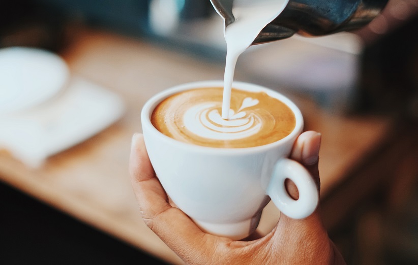 خطرات و عوارض جانبی نوشیدن قهوه