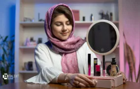 رینگ‌لایت و آینه‌ی آرایشی مدل AM-100