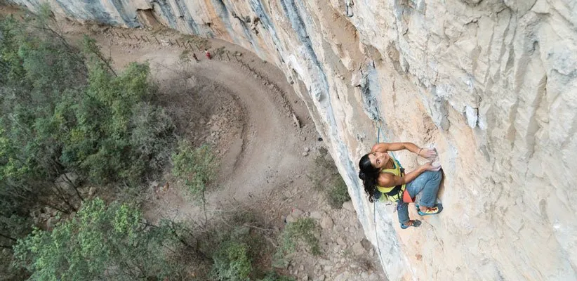 مستند کم و بیش قدرتمند