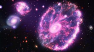 کهکشان چرخ گاری از نگاه جیمز وب و چاندرا