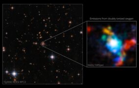 نگاه هابل (چپ) و جیمز وب (راست) به خوشه‌ی کهکشانی SDSS J165202.64+172852.3