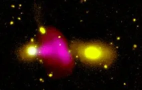 جت پلاسمای خارج شده از کهکشان RAD12 و برخورد آن به کهکشان همسایه