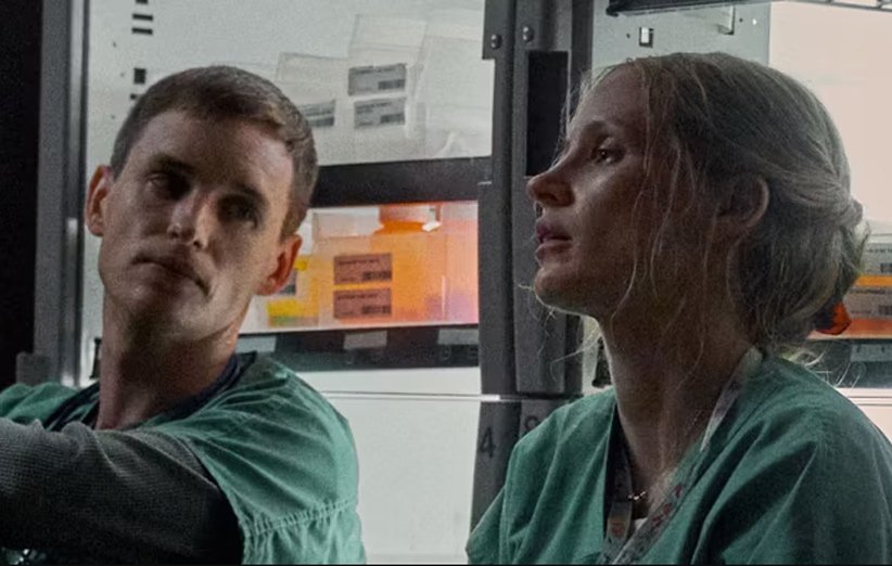 جسیکا چیستن و ادی ردماین نقش‌های اصلی فیلم پرستار خوب را بر عهده دارند