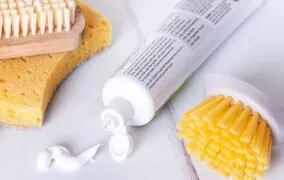 کاربردهای خمیردندان در خانه