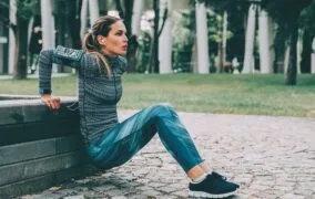 شنا سوئدی معکوس چیست، چه فوایدی دارد و چگونه باید آن را انجام دهید؟