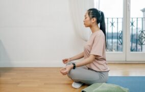 13 مورد از بهترین تمرین‌های یوگا برای بهبود نشانه‌های سرماخوردگی