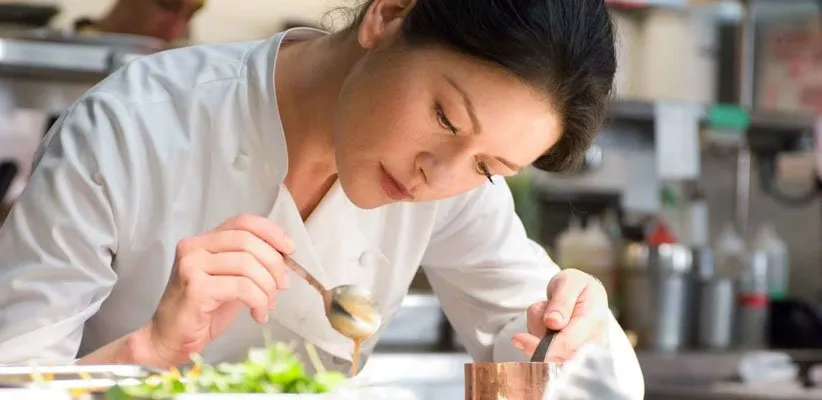 سرآشپز کیت در فیلم «بدون رزرو»