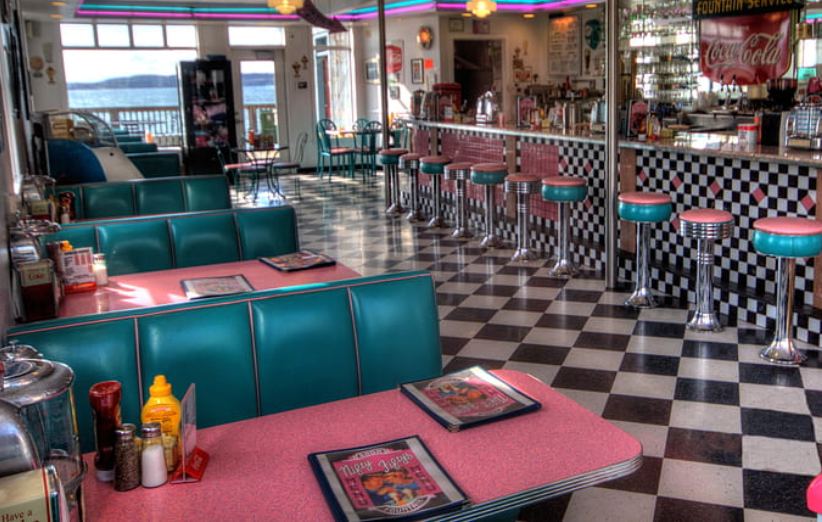 پالتی به رنگ رستوران‌های دهه‌ی 50 میلادی